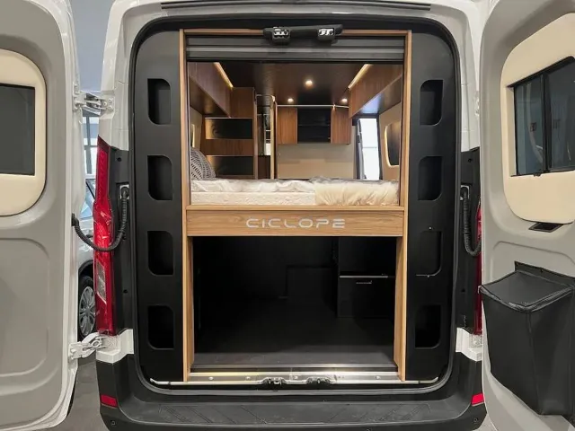 Maxus Deliver 9