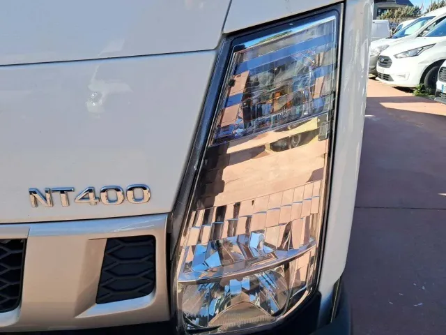 Nissan NT400