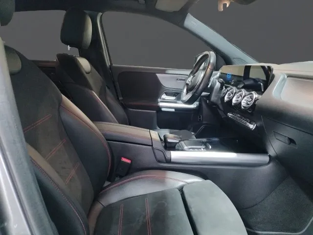 Mercedes EQA