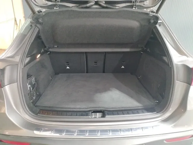 Mercedes EQA