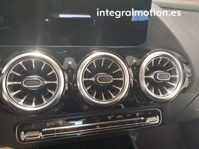 Mercedes EQA