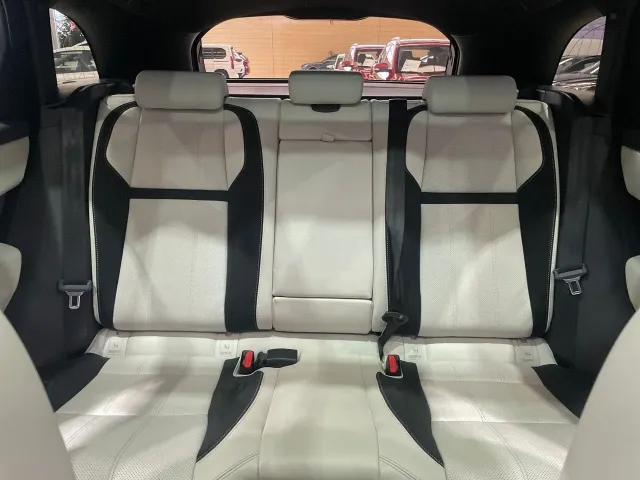 Land-Rover Range Rover Velar