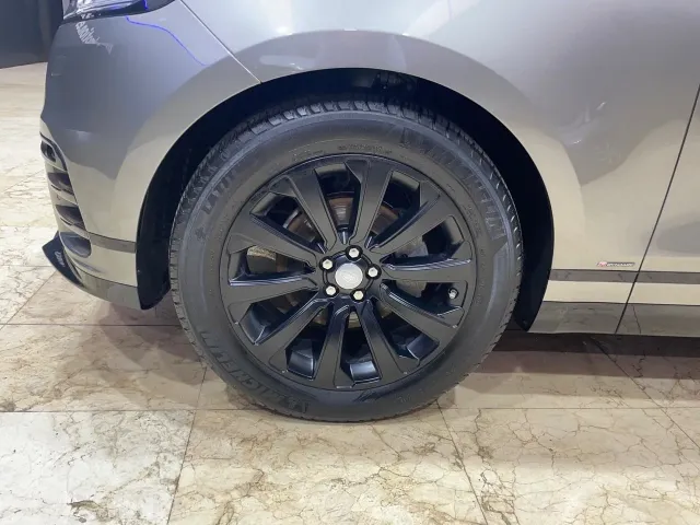 Land-Rover Range Rover Velar