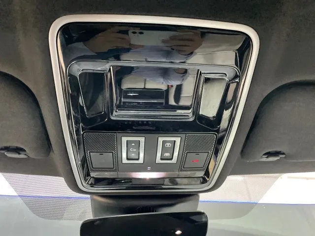 Land-Rover Range Rover Velar