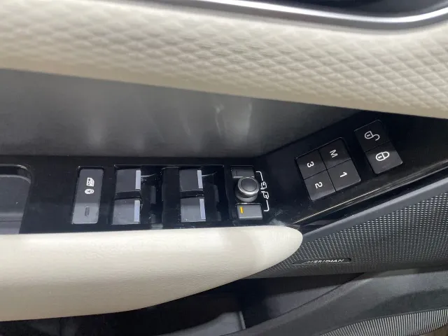 Land-Rover Range Rover Velar