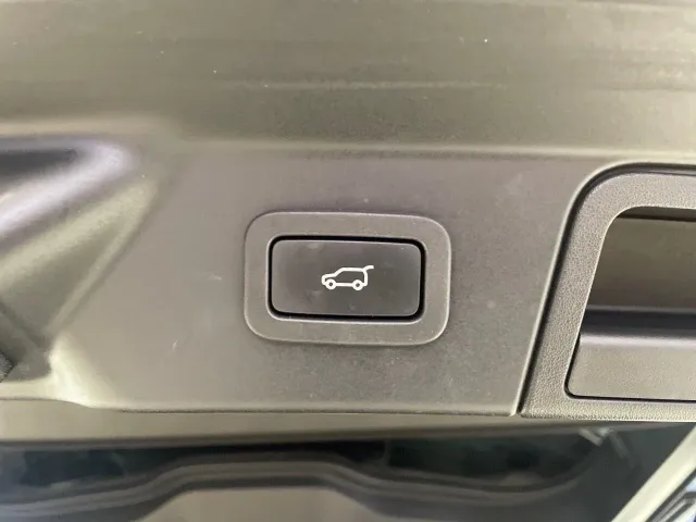 Land-Rover Range Rover Velar