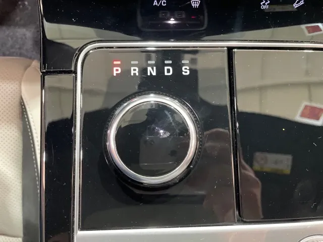 Land-Rover Range Rover Velar